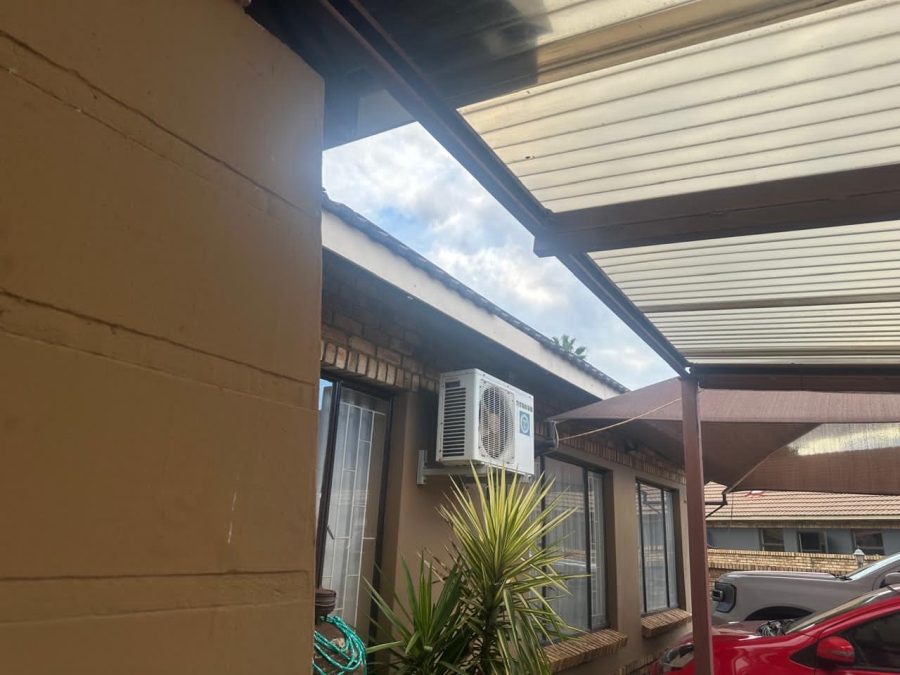 5 Bedroom Property for Sale in Waterval East North West